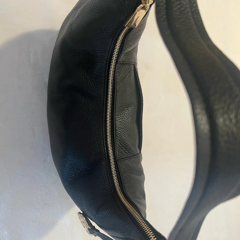 💚Michael Kors Black Leather Hobo Bag🩷